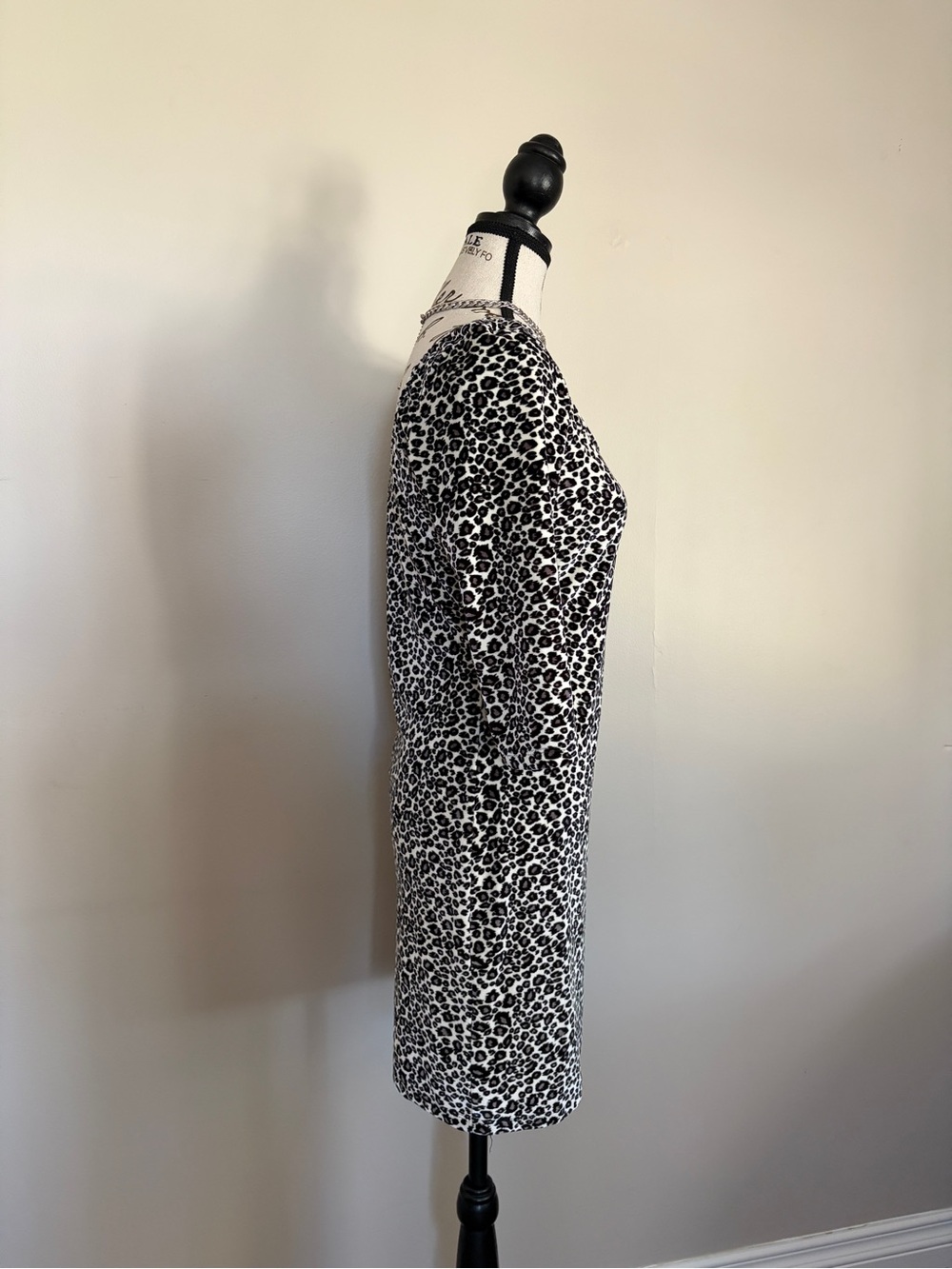 Vintage Y2K White Velvet Leopard Print Bodycon Dress 90s Scoop Neck Midi - Picture 3 of 10